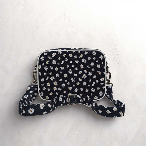 MIDNIGHT DAISY PRINT TRAVEL BAG