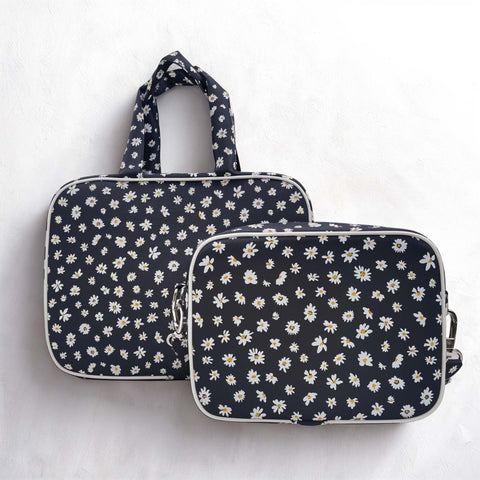 MIDNIGHT DAISY PRINT TRAVEL BAG