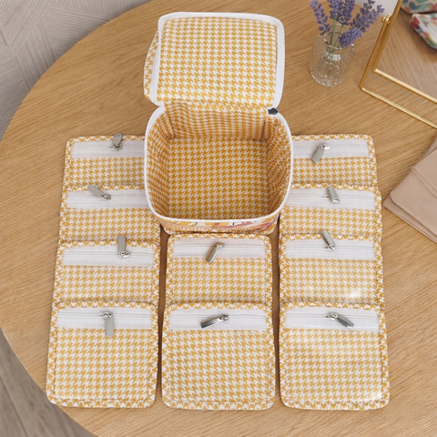 SUNBEAM DAISIES PRINT EARRING ORGANIZER