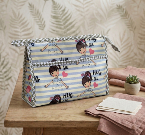 HUG MAGIC PRINT TRIOZIP TOILETRY BAG