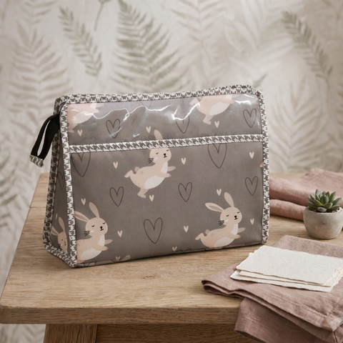COCOA BUNNY HEARTS PRINT TRIOZIP TOILETRY BAG