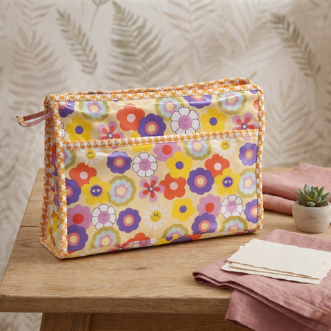 CANDY POP FLOWER PRINT TRIOZIP TOILETRY BAG