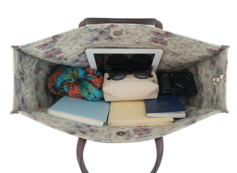 FLORAL TILES TRAVEL LEATHER BAG